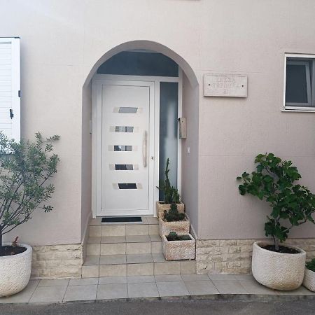 Apartments Vrime Biograd Na Moru Bagian luar foto