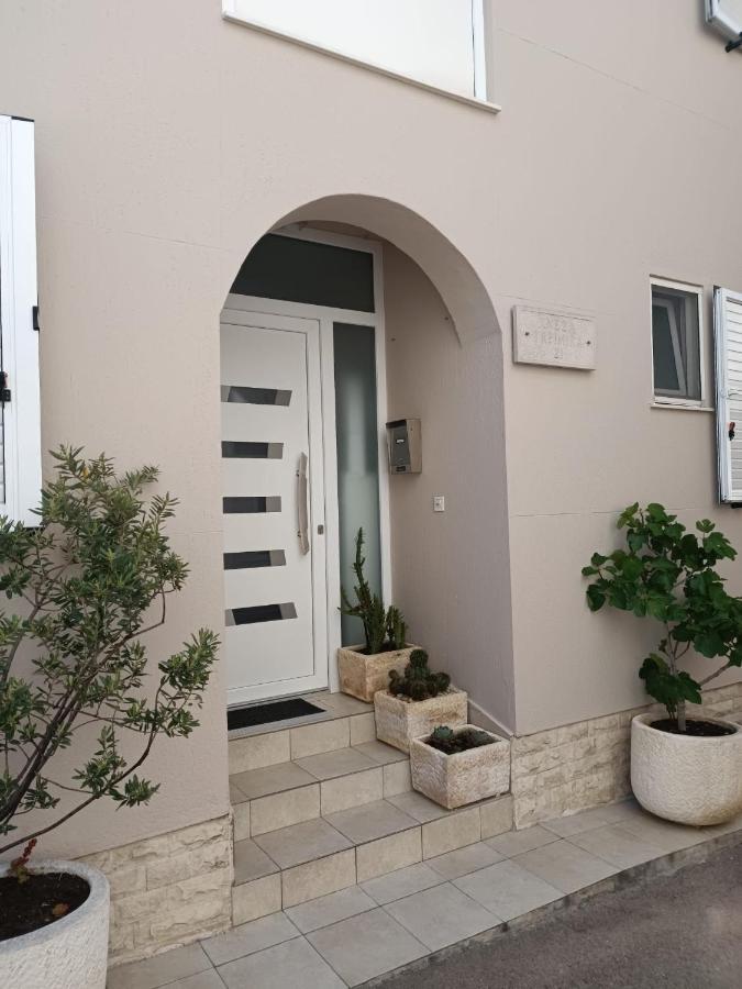 Apartments Vrime Biograd Na Moru Bagian luar foto